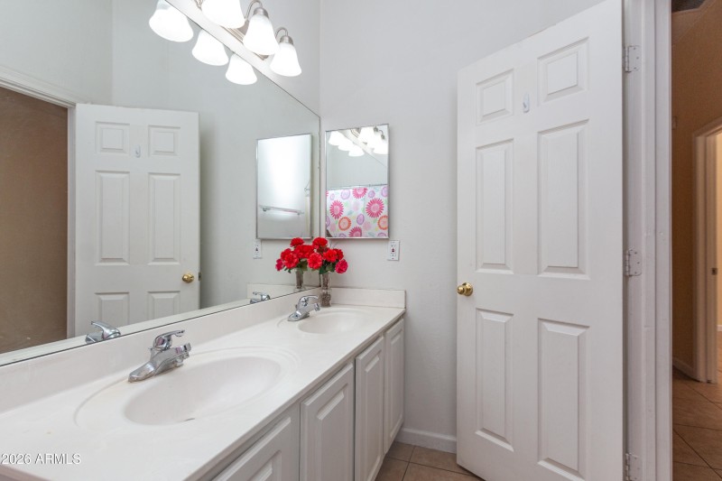Blaine-3317 W Via Del Sol Dr-23