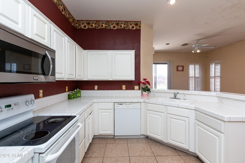 Blaine-3317 W Via Del Sol Dr-13