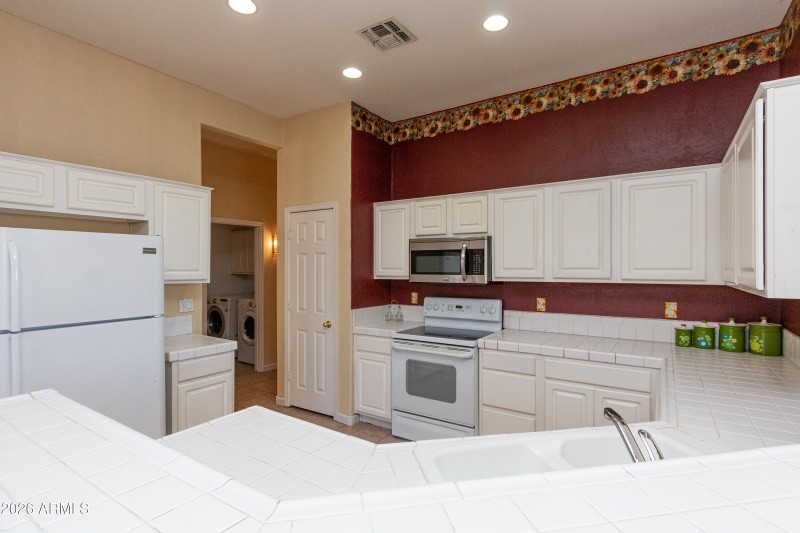 Blaine-3317 W Via Del Sol Dr-10