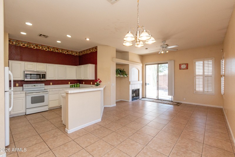 Blaine-3317 W Via Del Sol Dr-6