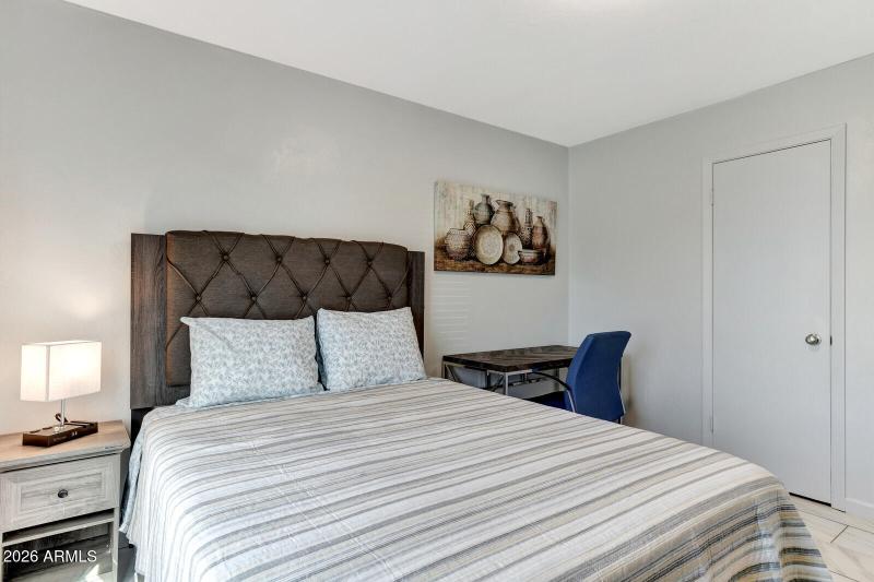 38_1524_E_Broadmore_Drive__38_mls