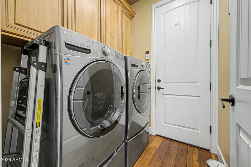 Laundry room to Garage