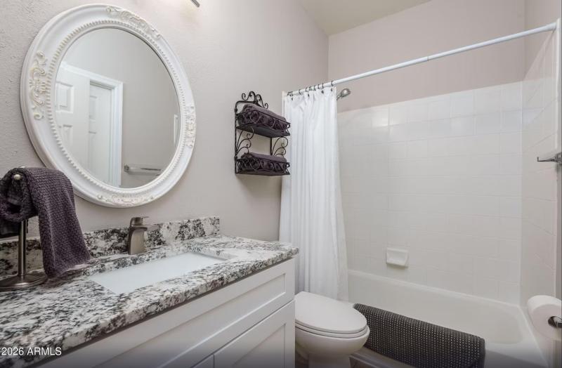 Lovely Updated Bathroom with Dual Access