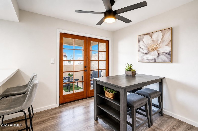 SPACIOUS DINING AREA
