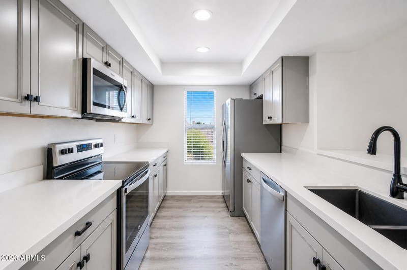 QUARTZ COUNTERS!!