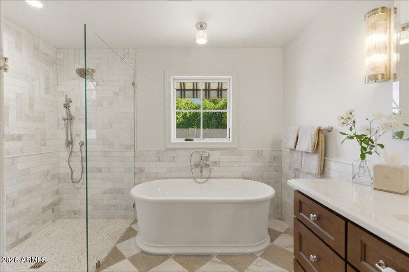 Primary Tub Detial