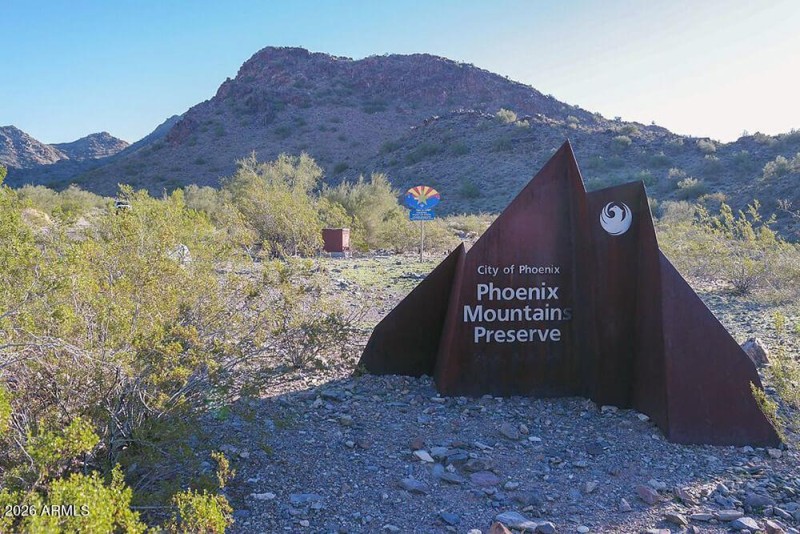 Mountain preserve sign1