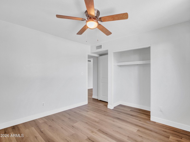 07-Bedroom-(2)