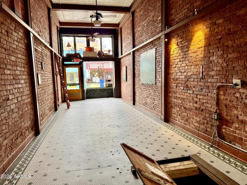 Blank Canvas Cafe/Retail Space!