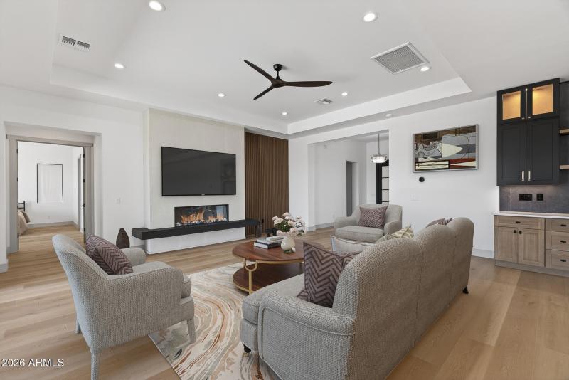 7VS) GREAT ROOM