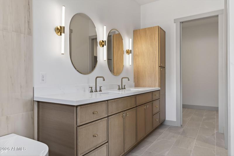 22) PRIMARY BATH