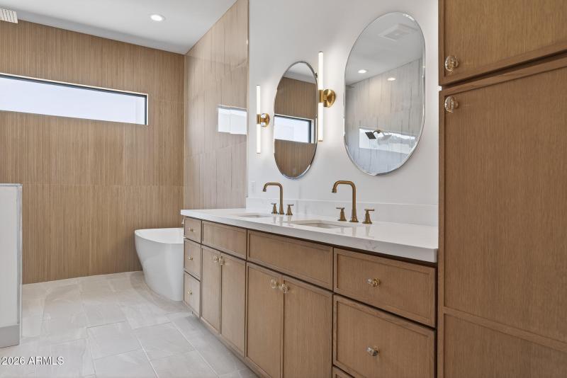 23) PRIMARY BATH