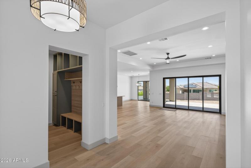 42) FOYER