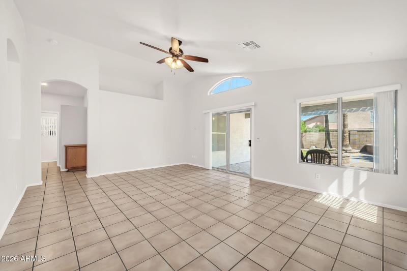 1284 W Kingbird Dr-7