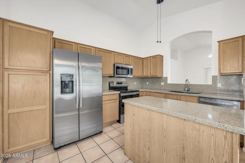 1284 W Kingbird Dr-10