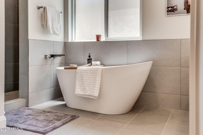 28th Soaking Tub