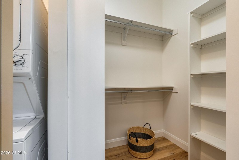 28th Casita Walk-In Closet