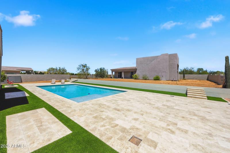 Large lounging pool