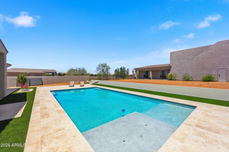 Large lounging pool