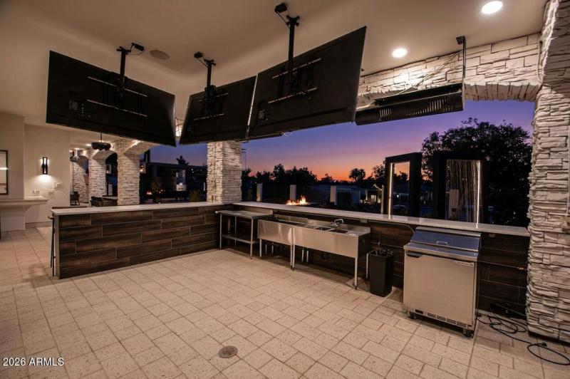 Outdoor kitchen