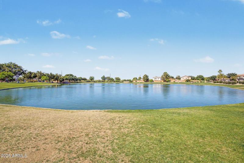 Garnet WAY - Community lake