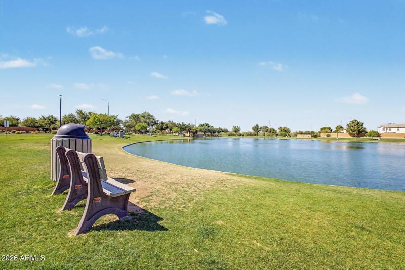 Garnet WAY - Community lake