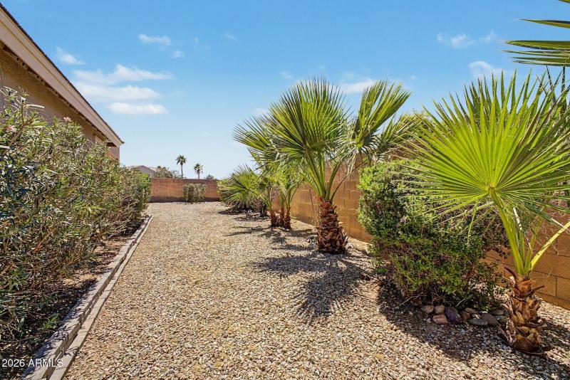 Garnet WAY - Yard