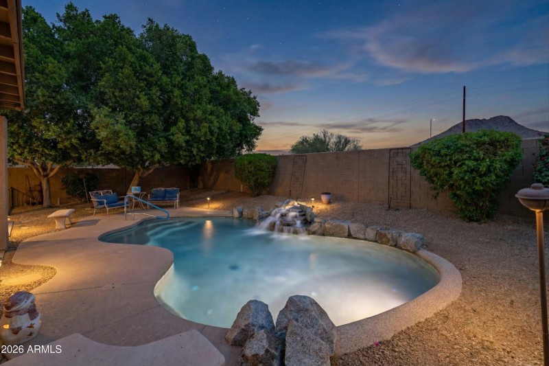 02-Twilight Pool