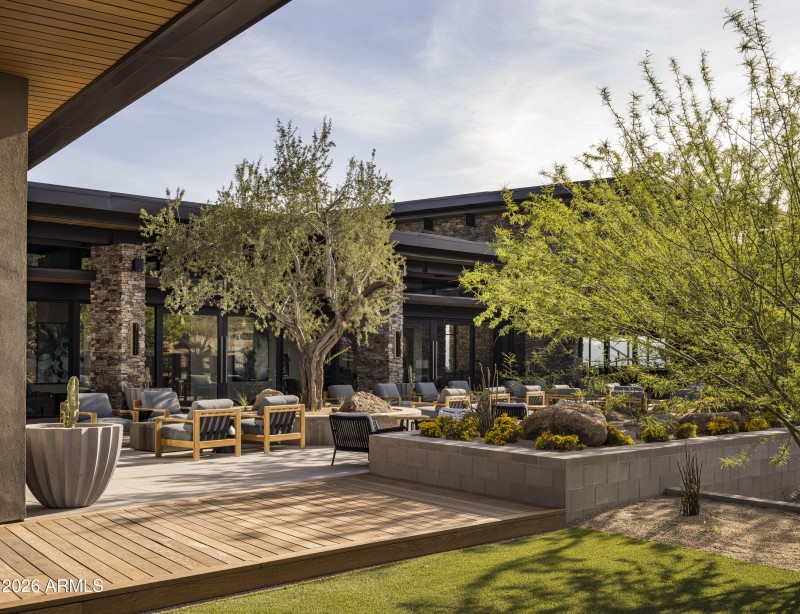 Mountain House Lodge Patio 2