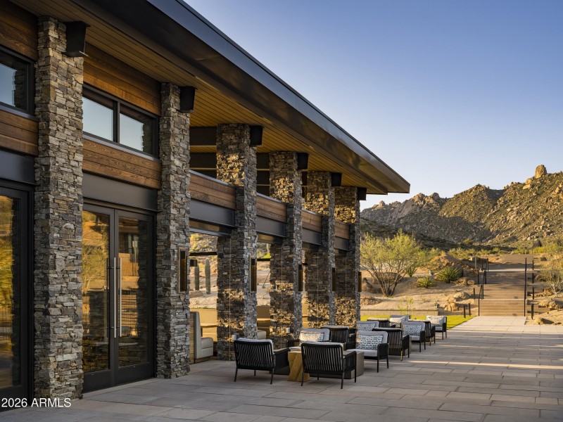 Mountain House Lodge Patio 4