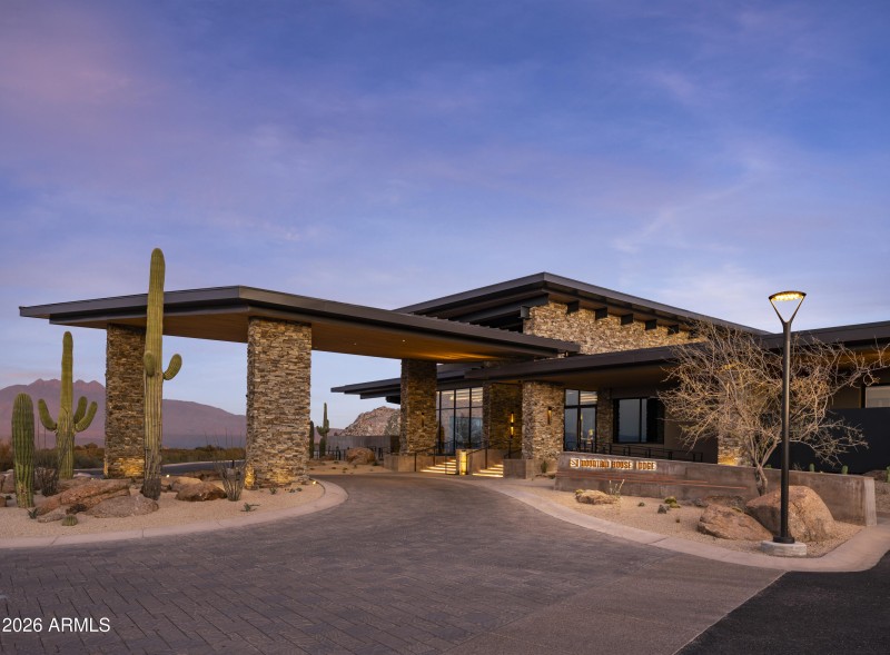 Mountain House Lodge Exterior 3