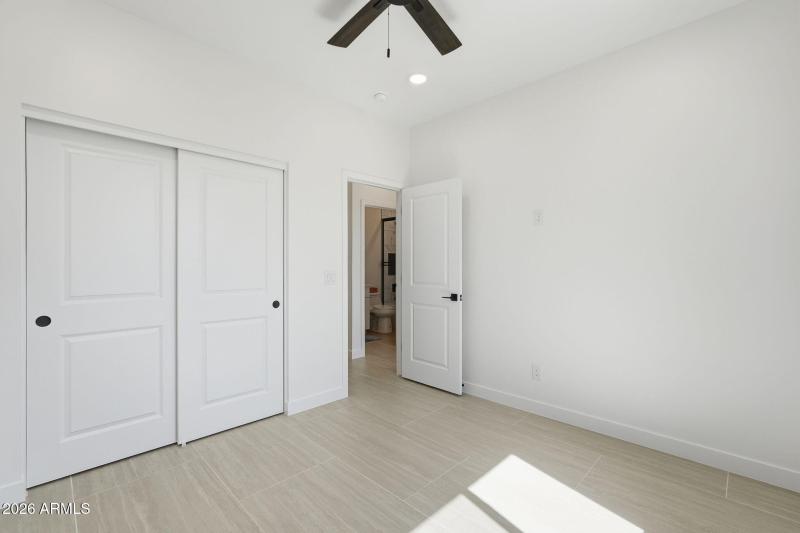 392 W Lincoln Ave