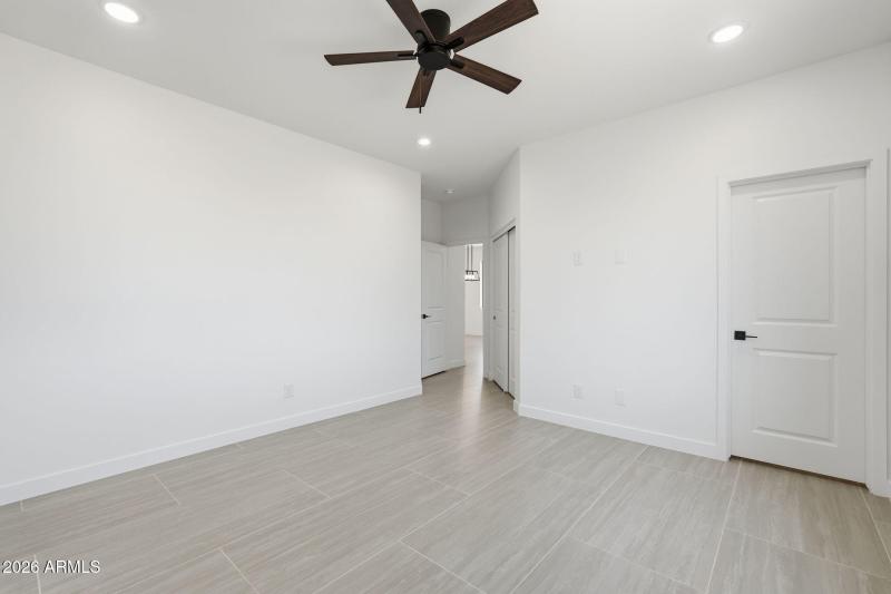 392 W Lincoln Ave