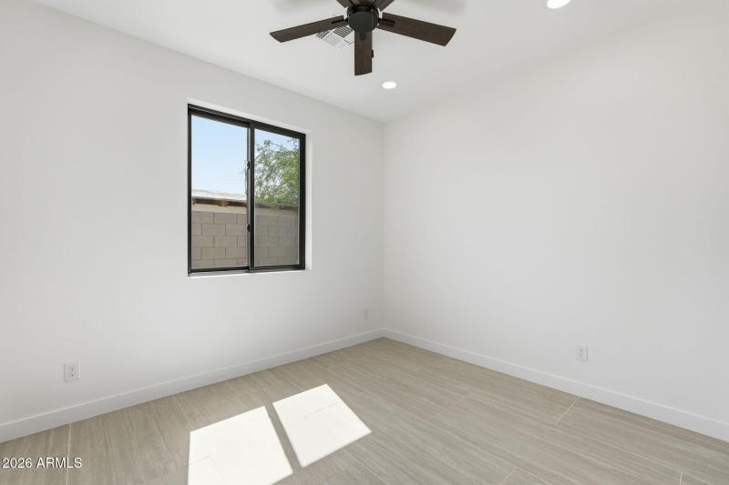 392 W Lincoln Ave