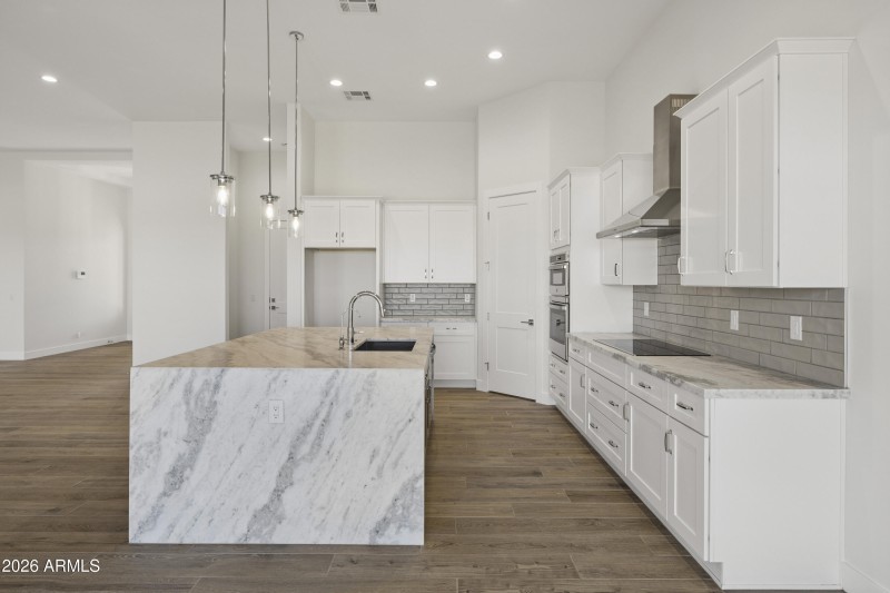 066-Kitchen