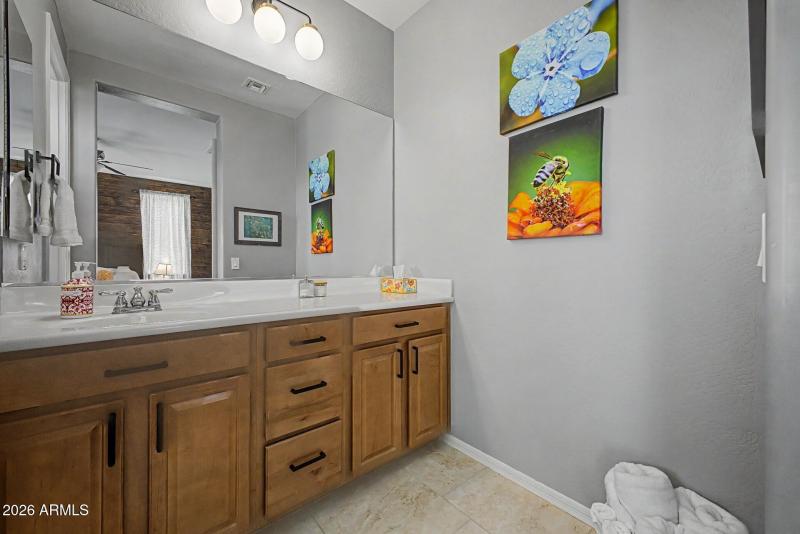 Upstairs En Suite Bathroom