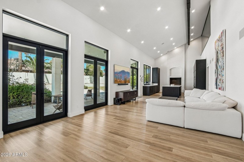 9-web-or-mls-E Larkspur Dr-S1605-009