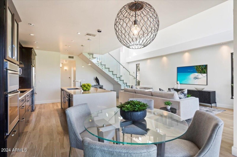 Eat-In Kitchen