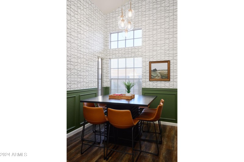 Eat-In Kitchen