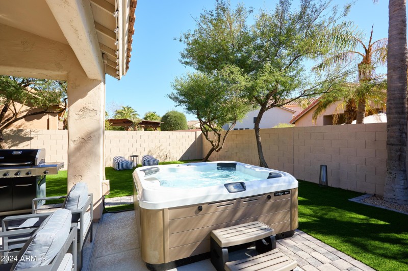 6-Person Hot Tub