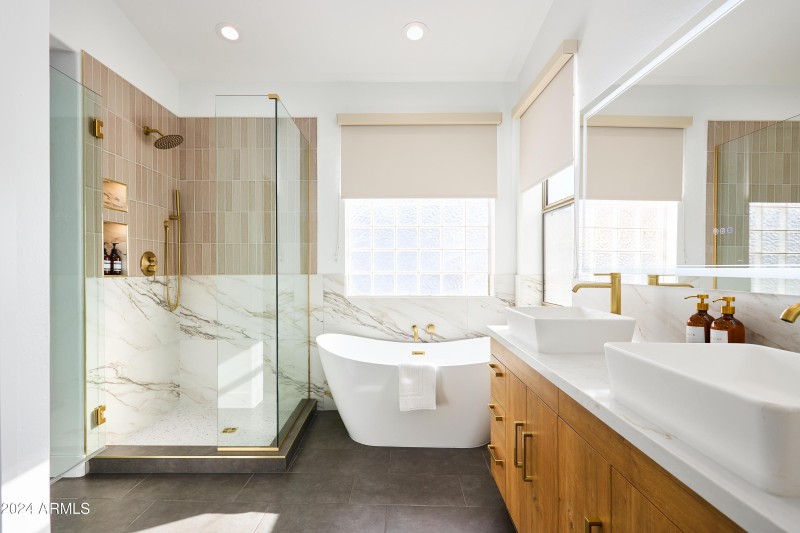 Separate Tub/Shower