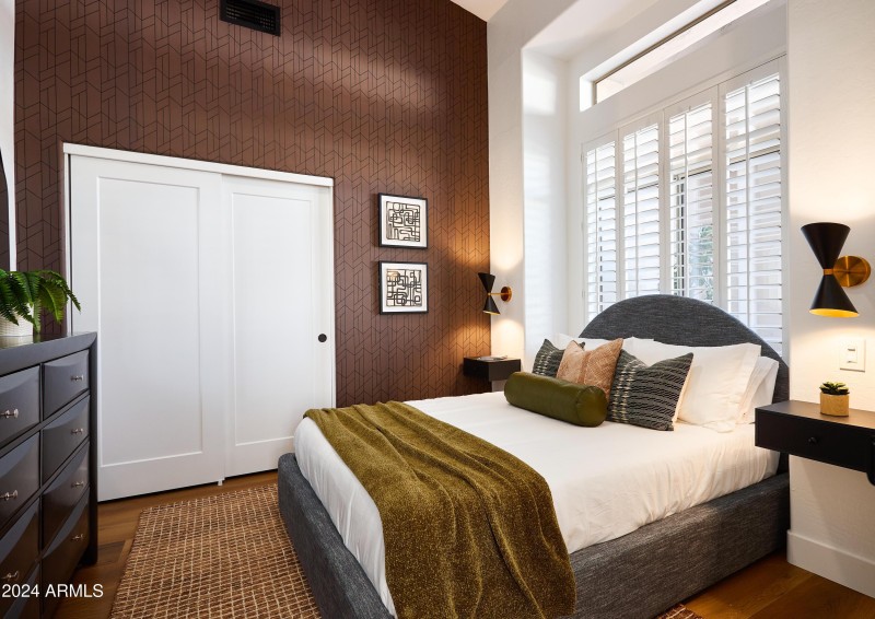 Queen Bedroom 4