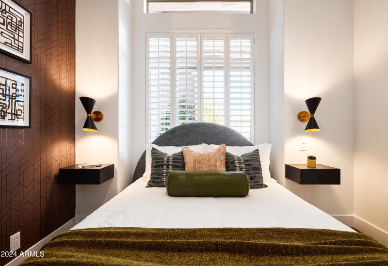 Queen Bedroom 4