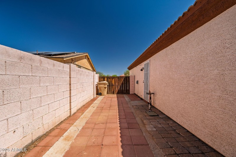 11-web-or-mls-9069 W Raven Dr-110