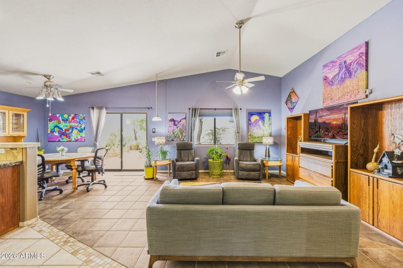 28-web-or-mls-9069 W Raven Dr-205