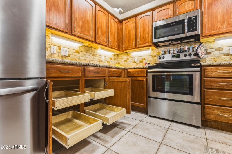 56-web-or-mls-9069 W Raven Dr-233