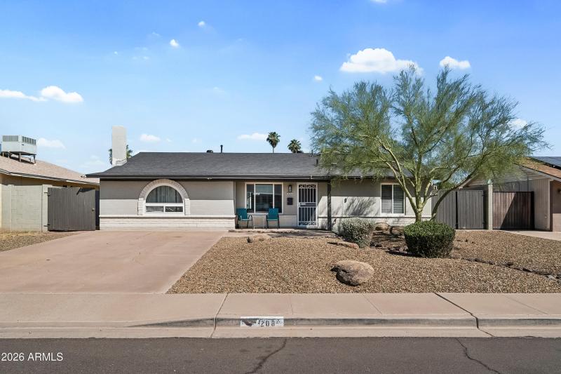 Ample parking in driveway
