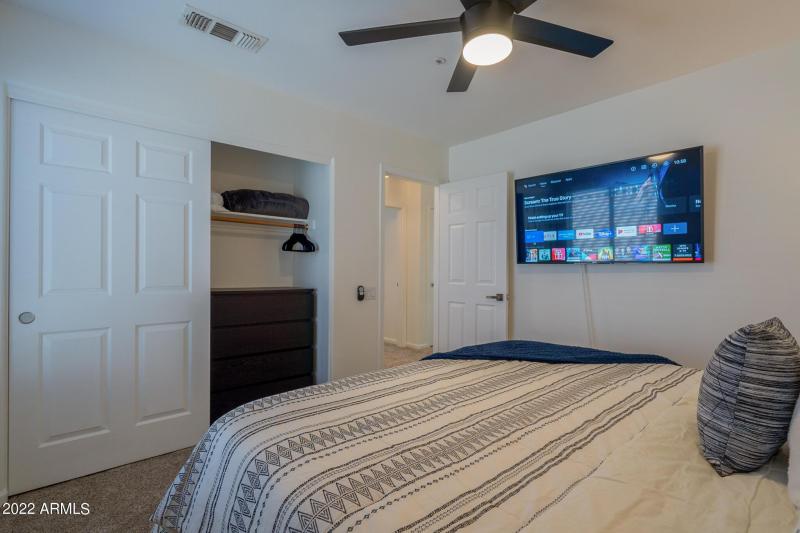 Bedroom 2: King Bed