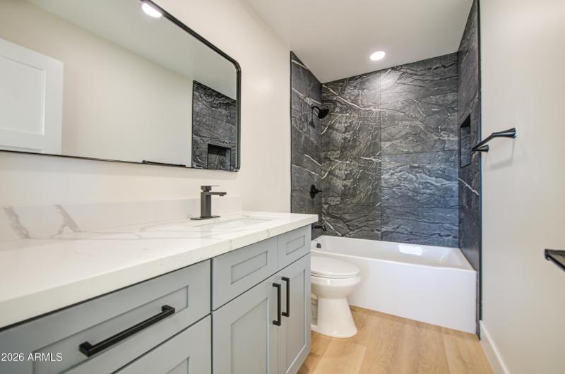 Bathroom 2-pic 2