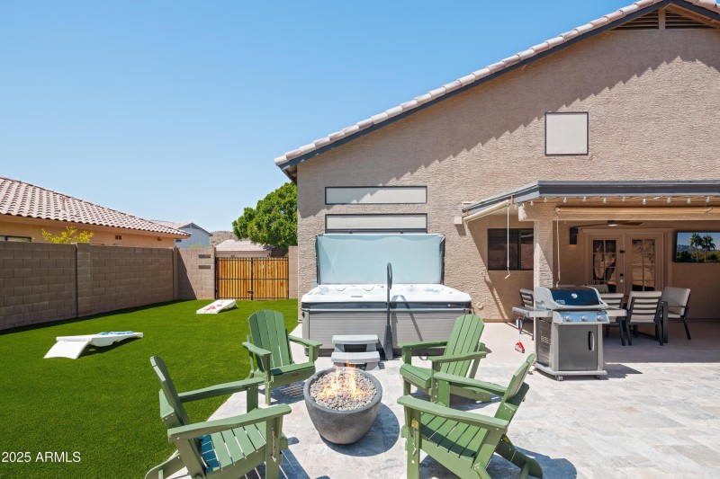 Hot Tub, Grill + Fire Pit